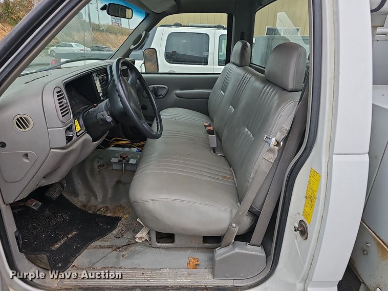 image for item NP9123 2002 Chevrolet Silverado 3500HD  bucket truck