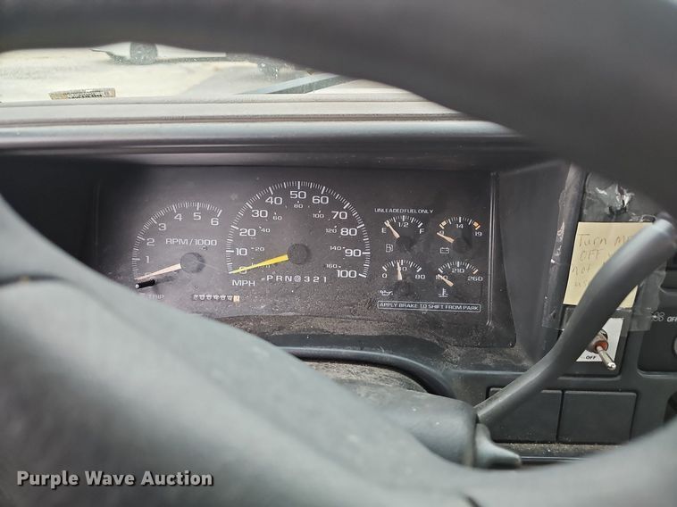 image for item NP9123 2002 Chevrolet Silverado 3500HD  bucket truck