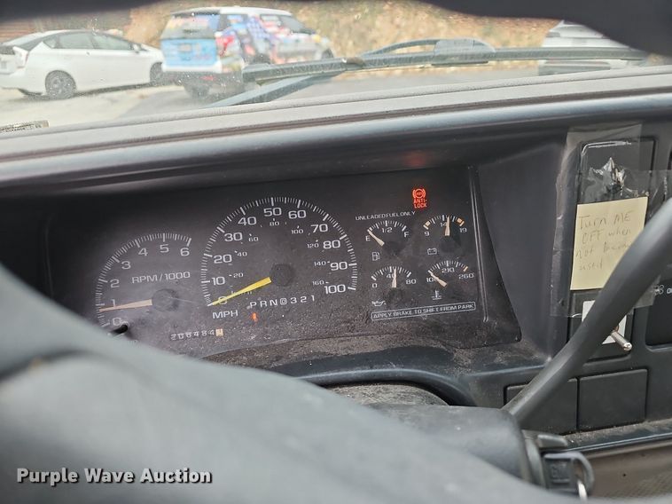 image for item NP9123 2002 Chevrolet Silverado 3500HD  bucket truck