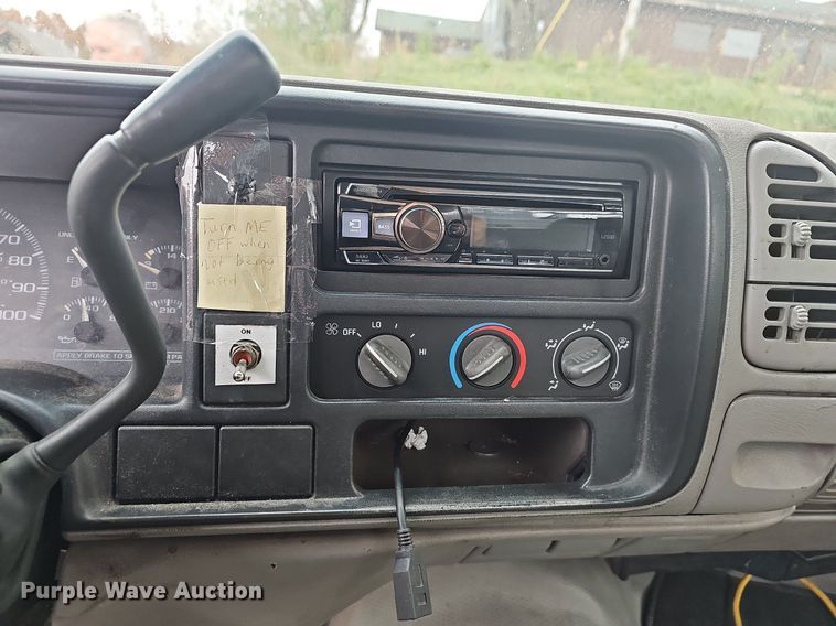 image for item NP9123 2002 Chevrolet Silverado 3500HD  bucket truck