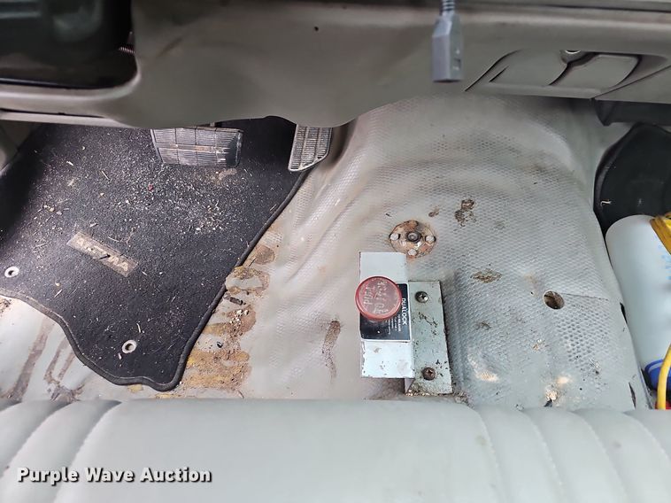 image for item NP9123 2002 Chevrolet Silverado 3500HD  bucket truck