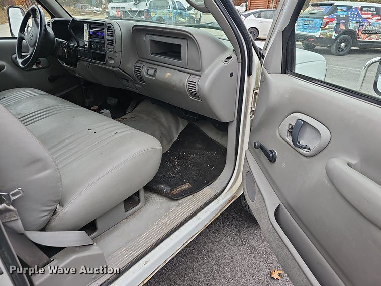 image for item NP9123 2002 Chevrolet Silverado 3500HD  bucket truck