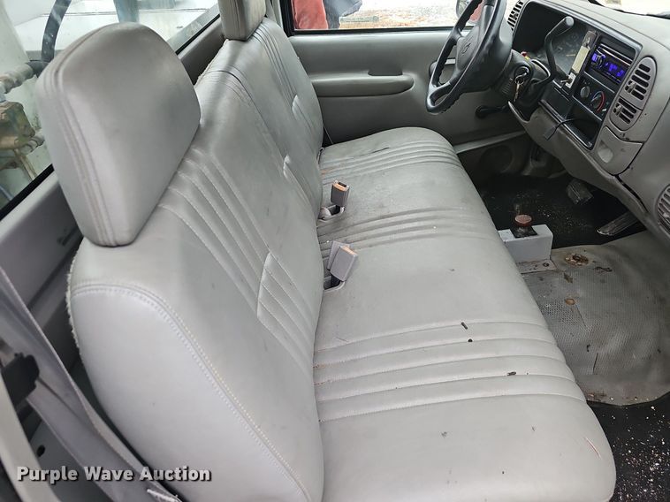 image for item NP9123 2002 Chevrolet Silverado 3500HD  bucket truck