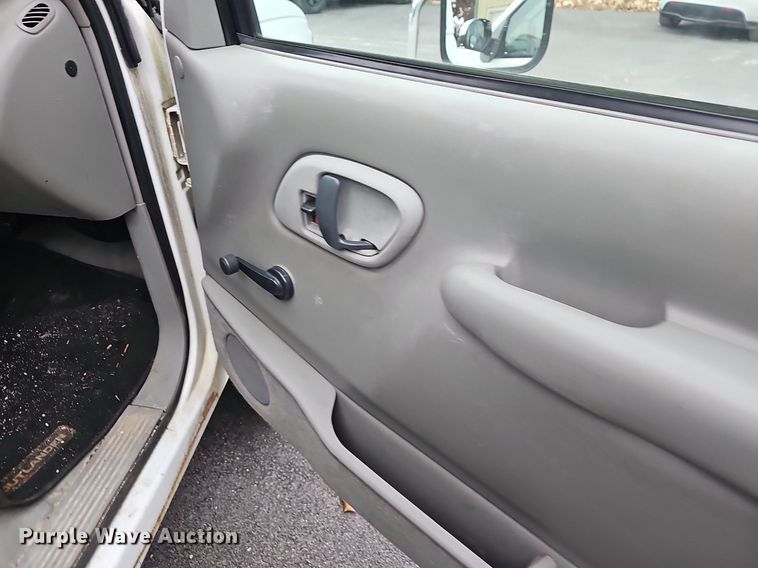 image for item NP9123 2002 Chevrolet Silverado 3500HD  bucket truck