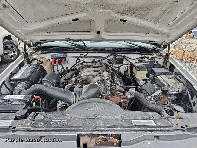 image for item NP9123 2002 Chevrolet Silverado 3500HD  bucket truck