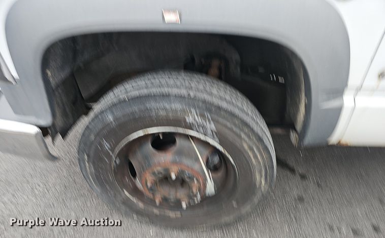 image for item NP9123 2002 Chevrolet Silverado 3500HD  bucket truck