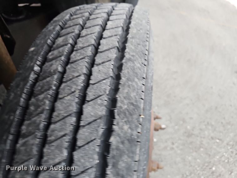 image for item NP9123 2002 Chevrolet Silverado 3500HD  bucket truck