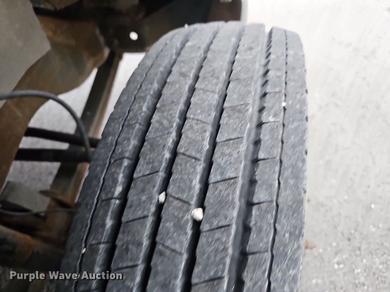 image for item NP9123 2002 Chevrolet Silverado 3500HD  bucket truck