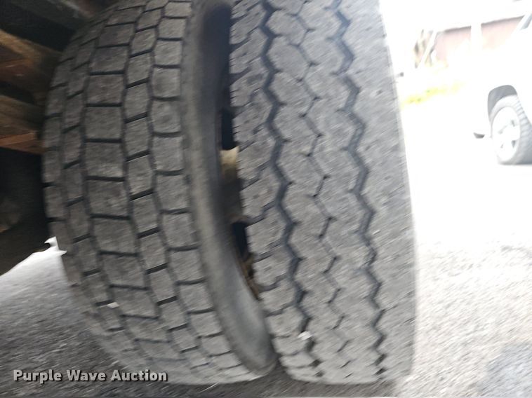 image for item NP9123 2002 Chevrolet Silverado 3500HD  bucket truck