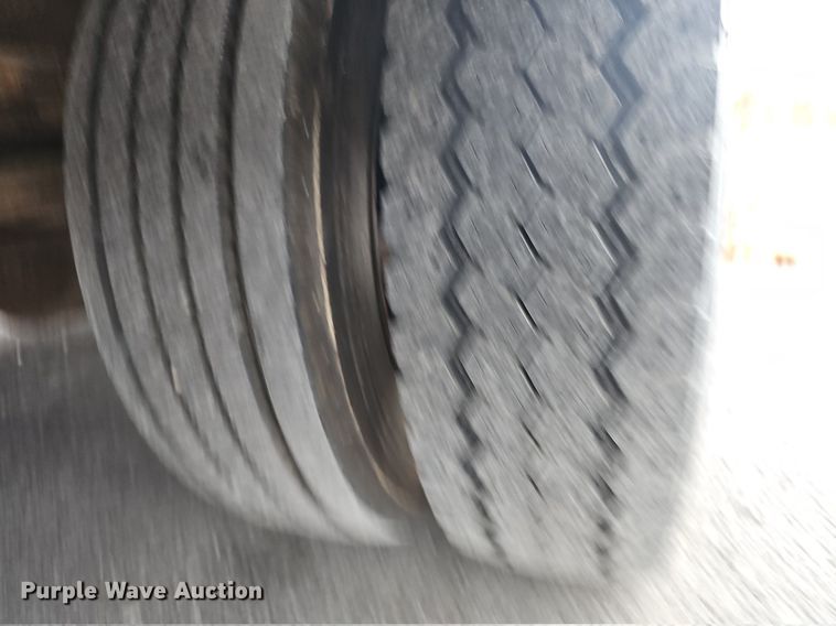 image for item NP9123 2002 Chevrolet Silverado 3500HD  bucket truck