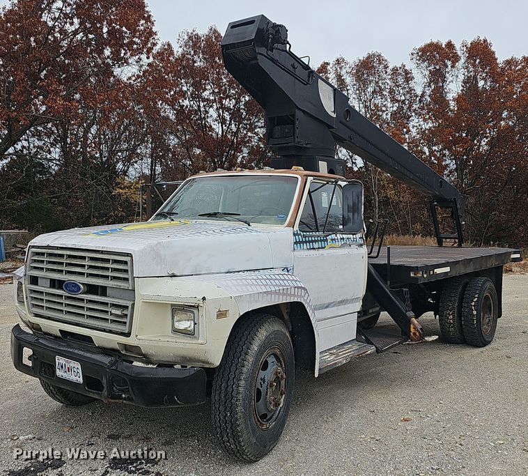 image for item NP9124 1986 Ford B7000  crane truck