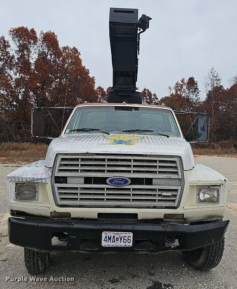 image for item NP9124 1986 Ford B7000  crane truck