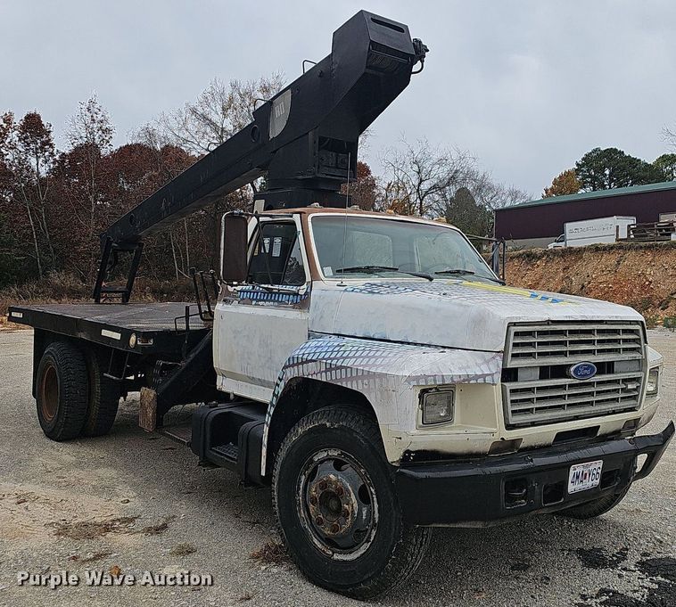 image for item NP9124 1986 Ford B7000  crane truck