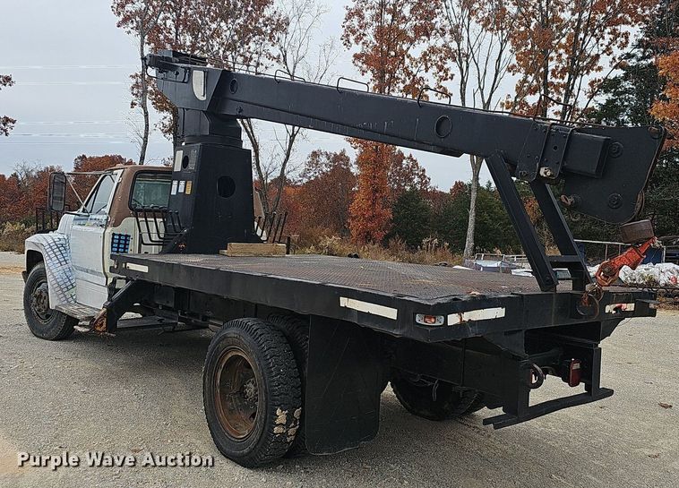 image for item NP9124 1986 Ford B7000  crane truck