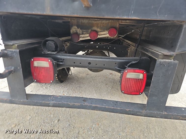 image for item NP9124 1986 Ford B7000  crane truck