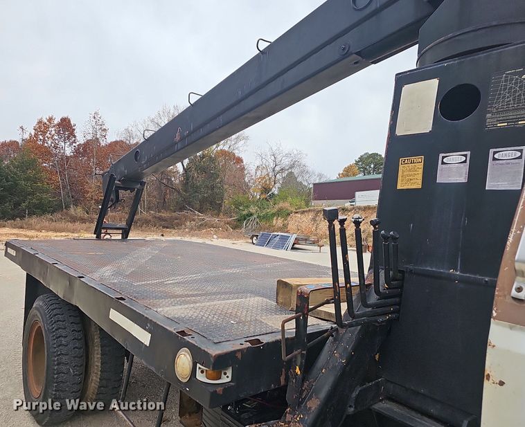 image for item NP9124 1986 Ford B7000  crane truck