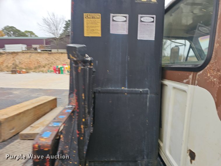 image for item NP9124 1986 Ford B7000  crane truck