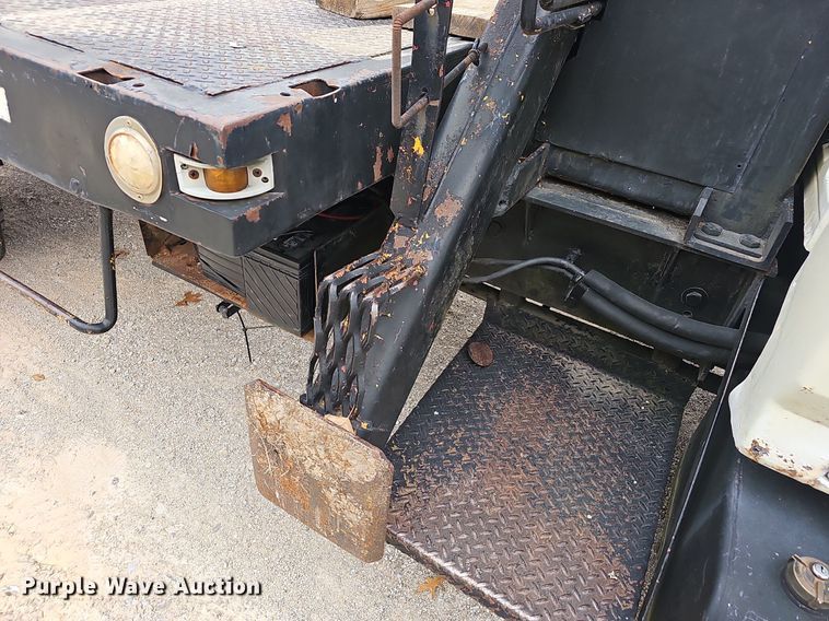 image for item NP9124 1986 Ford B7000  crane truck