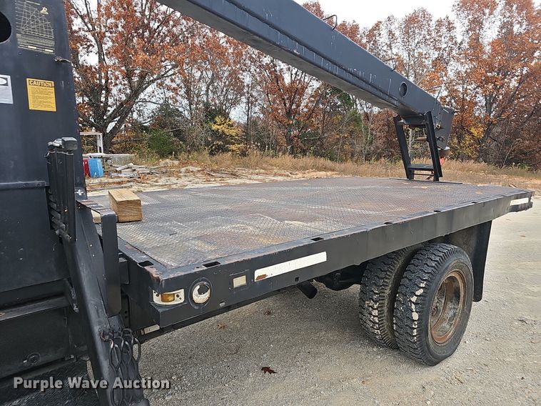 image for item NP9124 1986 Ford B7000  crane truck