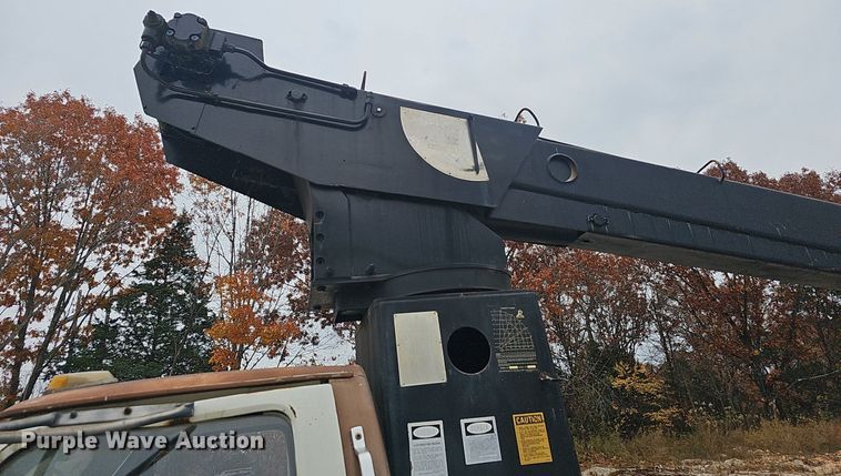 image for item NP9124 1986 Ford B7000  crane truck