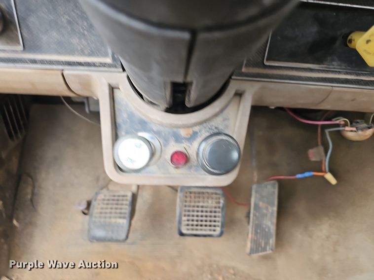 image for item NP9124 1986 Ford B7000  crane truck