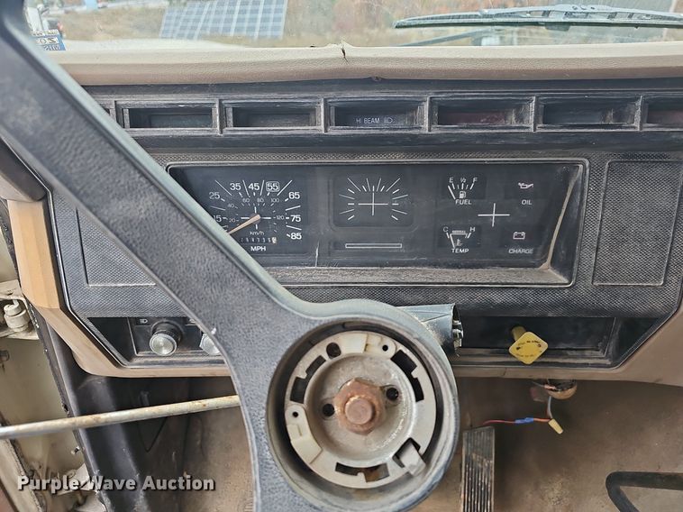 image for item NP9124 1986 Ford B7000  crane truck