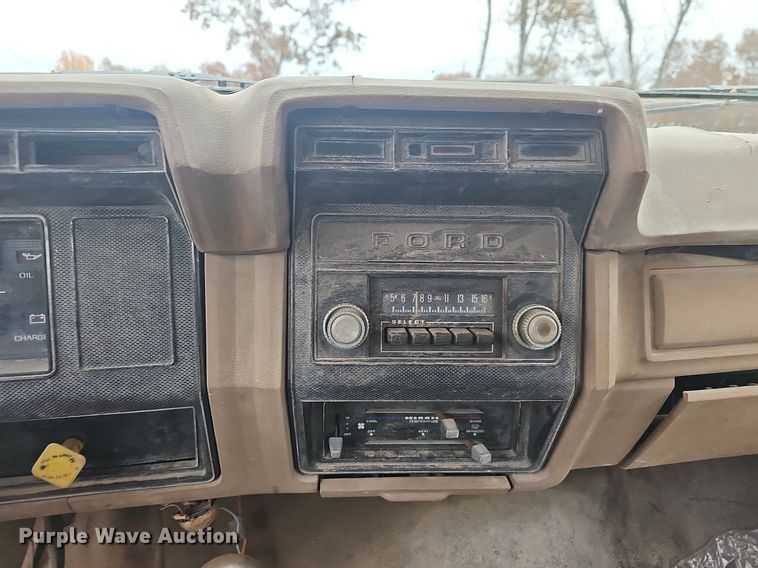 image for item NP9124 1986 Ford B7000  crane truck