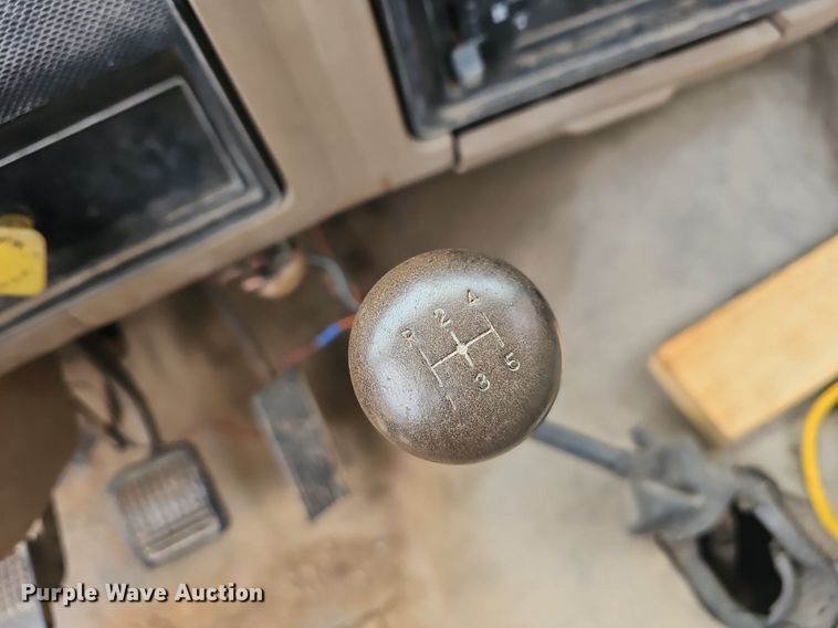 image for item NP9124 1986 Ford B7000  crane truck