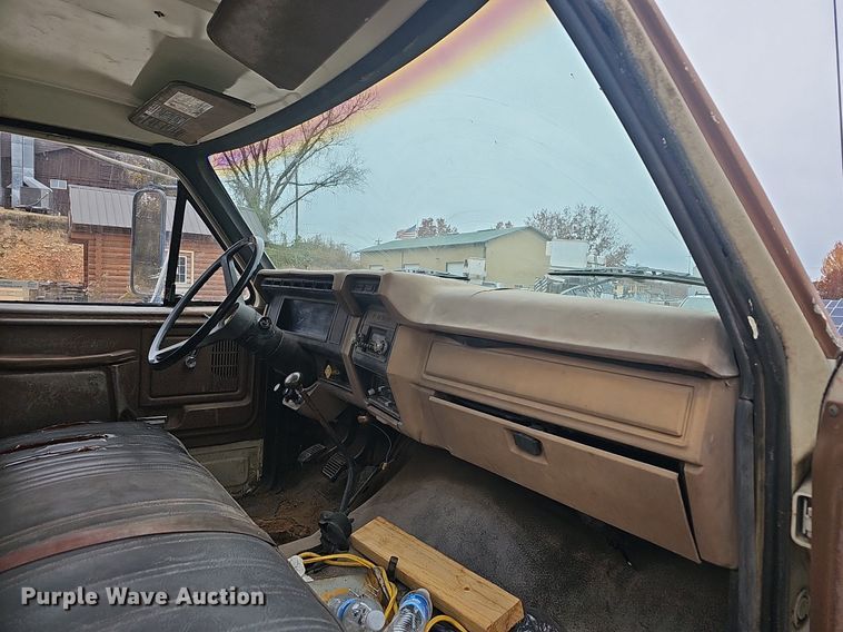 image for item NP9124 1986 Ford B7000  crane truck