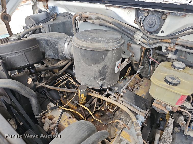 image for item NP9124 1986 Ford B7000  crane truck