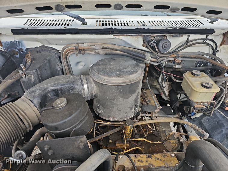 image for item NP9124 1986 Ford B7000  crane truck