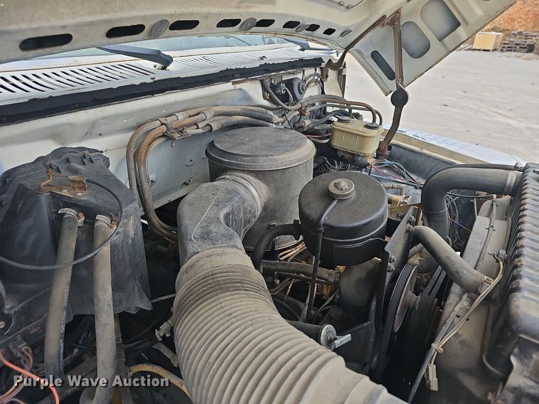 image for item NP9124 1986 Ford B7000  crane truck