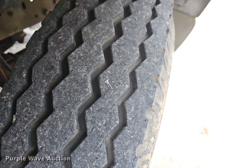 image for item NP9124 1986 Ford B7000  crane truck