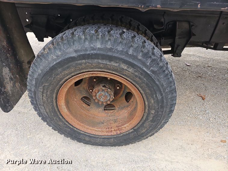 image for item NP9124 1986 Ford B7000  crane truck