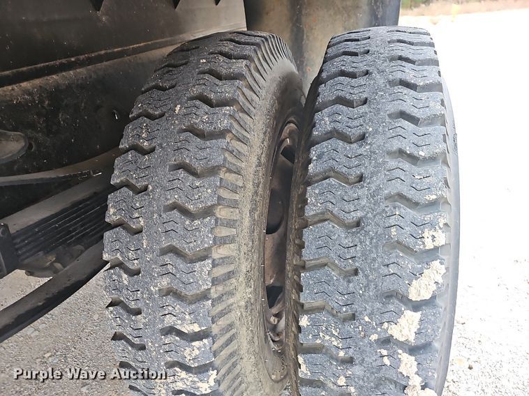 image for item NP9124 1986 Ford B7000  crane truck