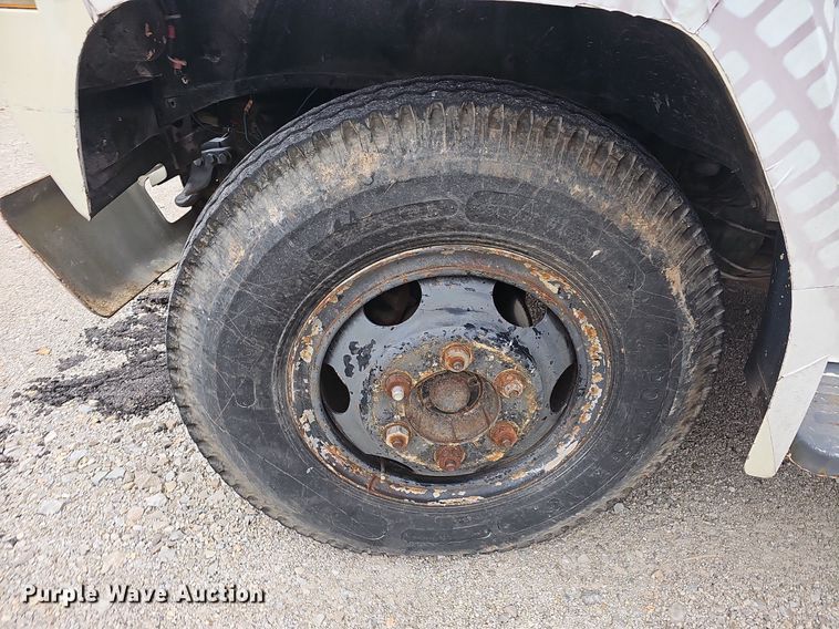 image for item NP9124 1986 Ford B7000  crane truck