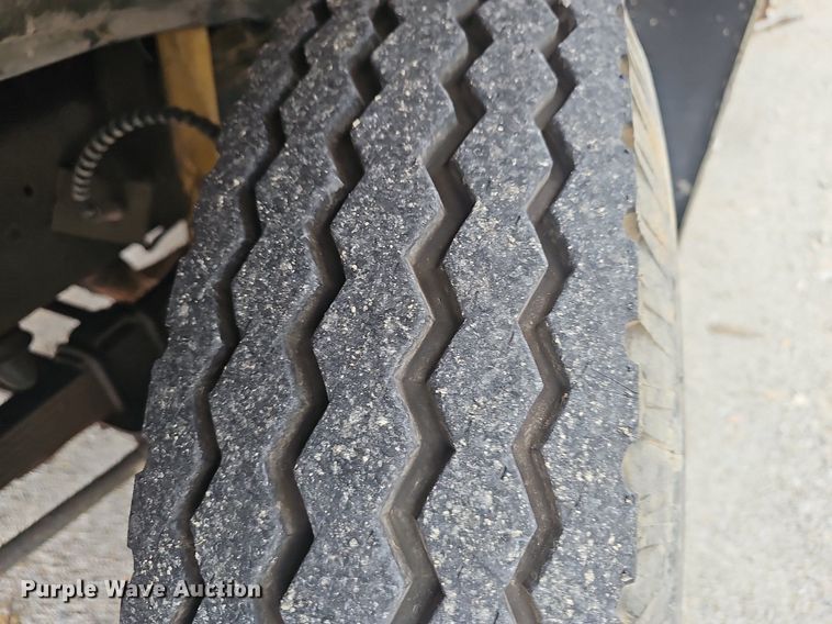 image for item NP9124 1986 Ford B7000  crane truck