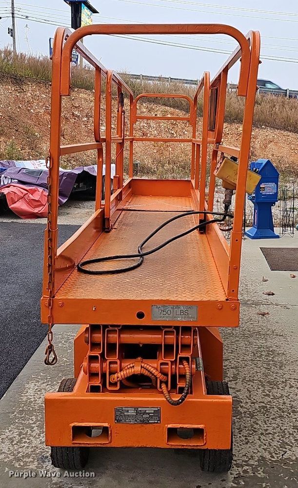 image for item NP9125 1993 JLG CM2033  scissor lift