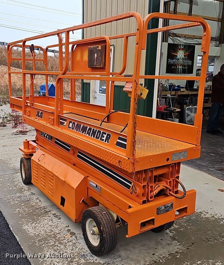 image for item NP9125 1993 JLG CM2033  scissor lift
