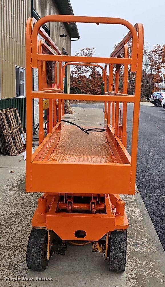 image for item NP9125 1993 JLG CM2033  scissor lift
