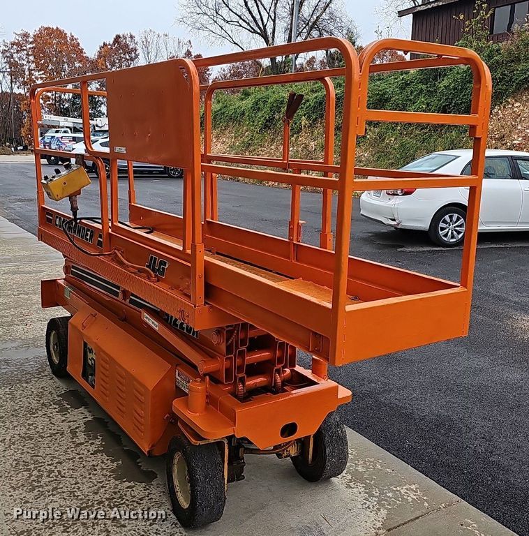image for item NP9125 1993 JLG CM2033  scissor lift
