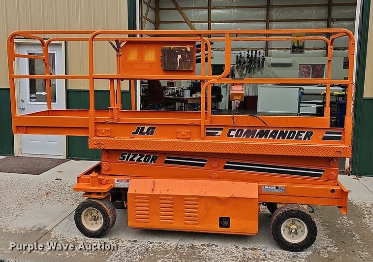 image for item NP9125 1993 JLG CM2033  scissor lift