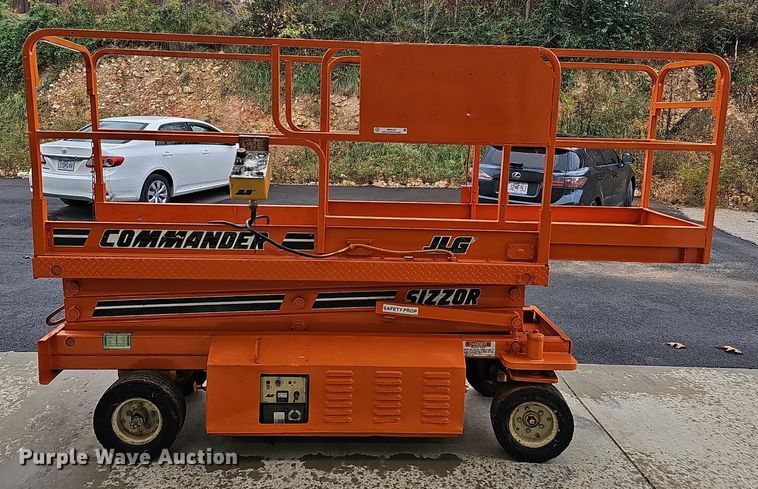 image for item NP9125 1993 JLG CM2033  scissor lift