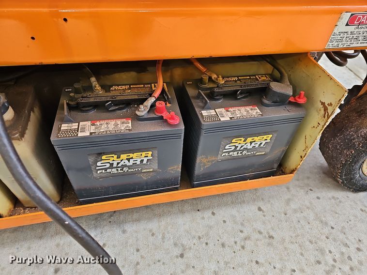 image for item NP9125 1993 JLG CM2033  scissor lift