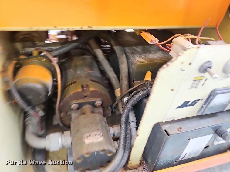 image for item NP9125 1993 JLG CM2033  scissor lift