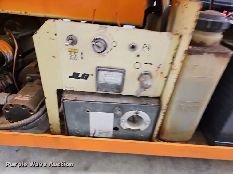 image for item NP9125 1993 JLG CM2033  scissor lift