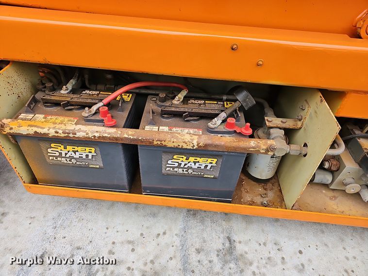 image for item NP9125 1993 JLG CM2033  scissor lift