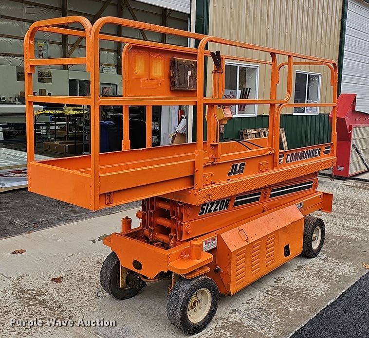 image for item NP9125 1993 JLG CM2033  scissor lift