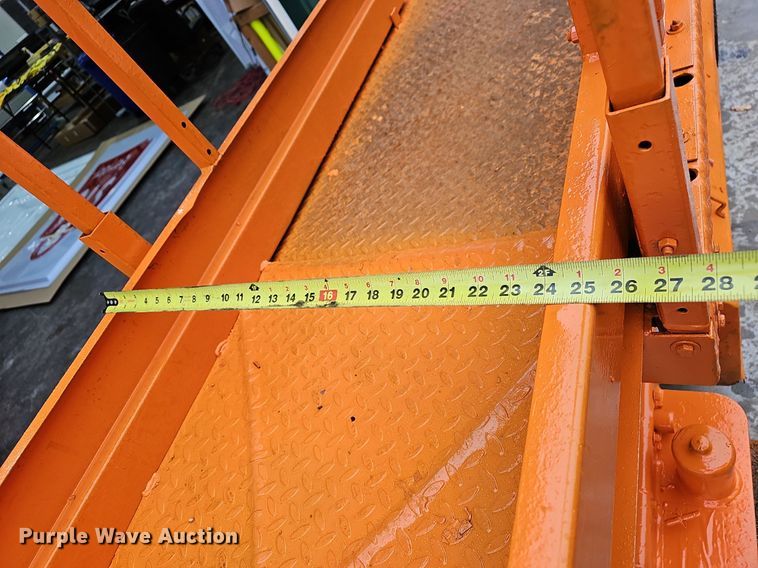 image for item NP9125 1993 JLG CM2033  scissor lift