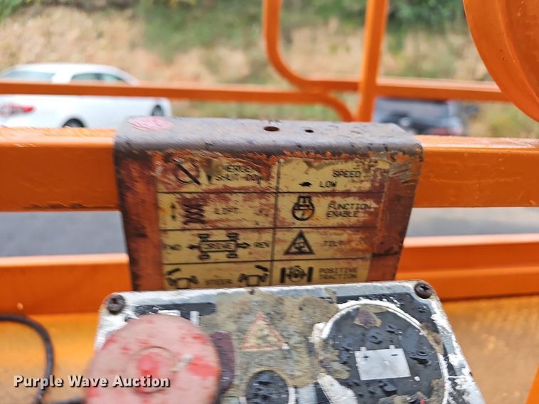 image for item NP9125 1993 JLG CM2033  scissor lift